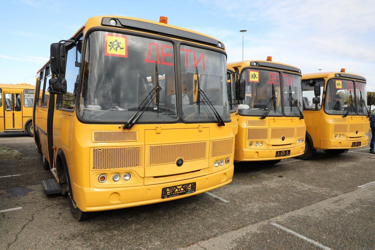 Школы Краснодарского края получили еще 35 новых автобусов