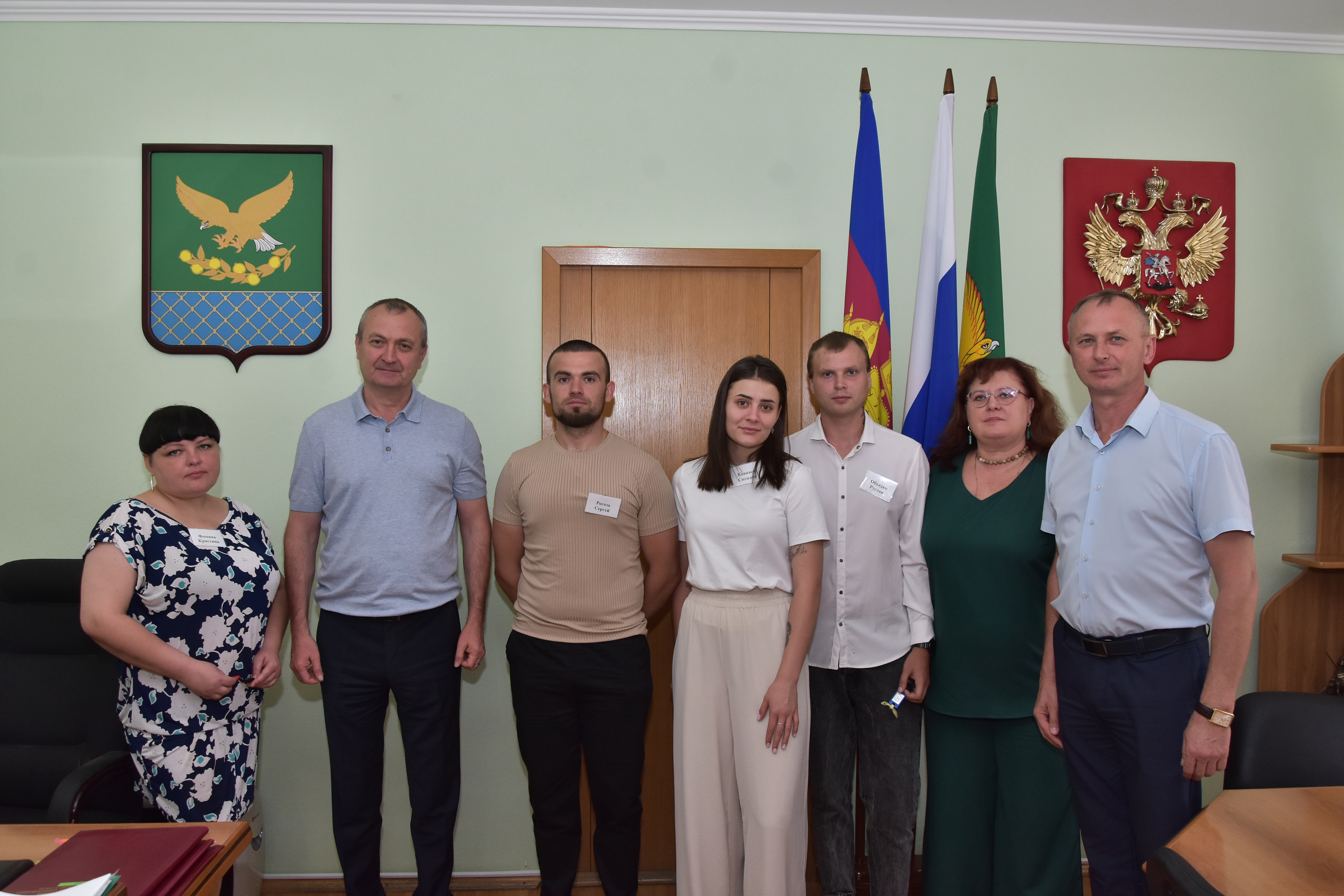 Глава района вручил ключи от новых квартир