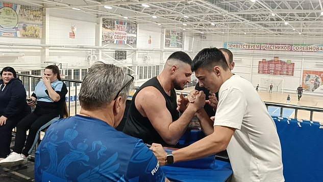 В спорткомплексе "Олимп" им. В.С.Жевтяка ст.Анастасиевской прошли соревнования по дартсу и армрестлингу