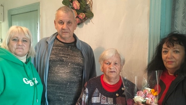 Совет ветеранов поздравил юбиляра с Днем рождения