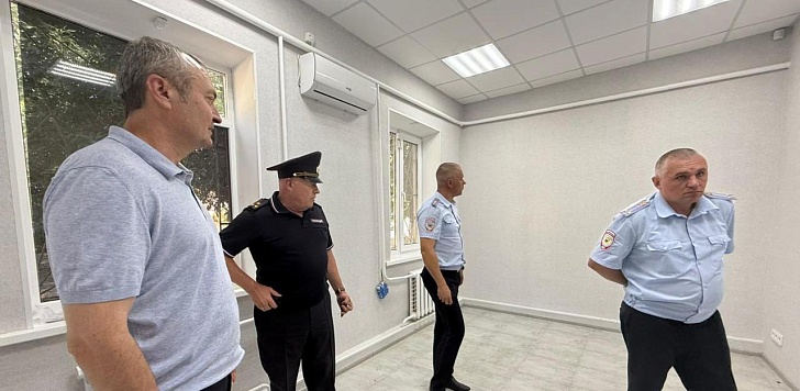 Глава района оценил отремонтированные участковые пункты полиции
